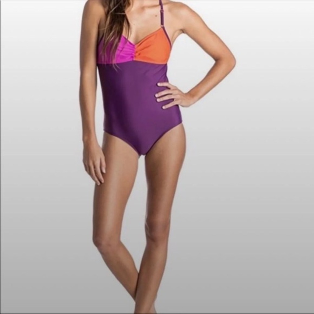 Roxy colorblock one piece swimsuit - size medium